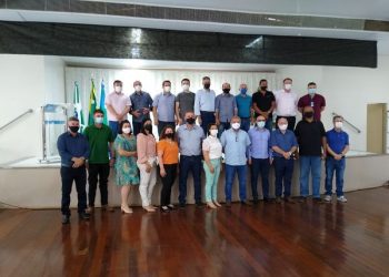 Secretária de Eventos, Turismo e Paisagismo, representa Vera Cruz do Oeste em reunião da ADAMOP