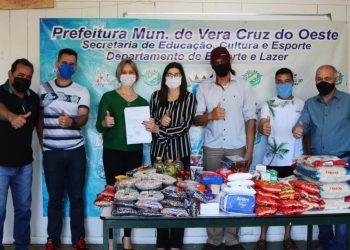 Entrega de donativos arrecadados pelo grupo de ciclistas Galera do Pedal