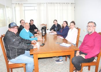 Reunião para tratar de assuntos a instalação do abatedouros de Suinos