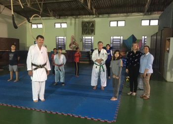 AULAS DE KARATÊ NO CENTRO DE CONVIVÊNCIA