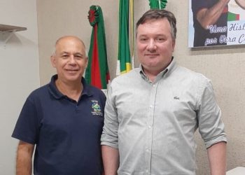 PREFEITO RECEBE REPRESENTANTE DA CASA CIVIL
