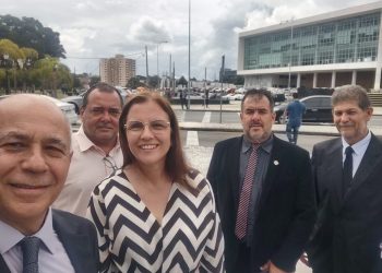 PREFEITO E COMITIVA NA POSSE DOS DEPUTADOS