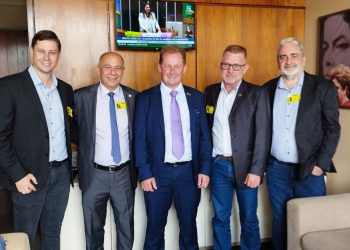 PREFEITO DE VERA CRUZ, COM PREFEITOS DA REGIÃO VISITAM DEPUTADOS EM BRASÍLIA